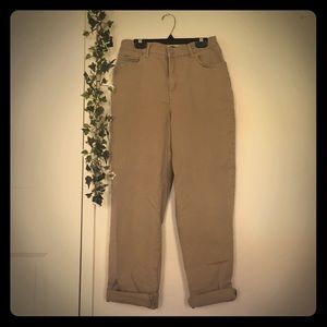 Khaki pants mom fit